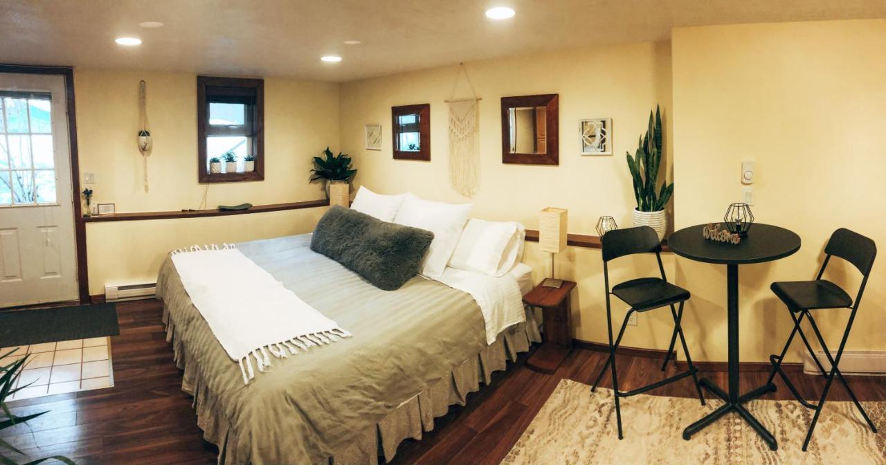 Wildflower Private Studio Suite By Belle Neige Уистлер Экстерьер фото